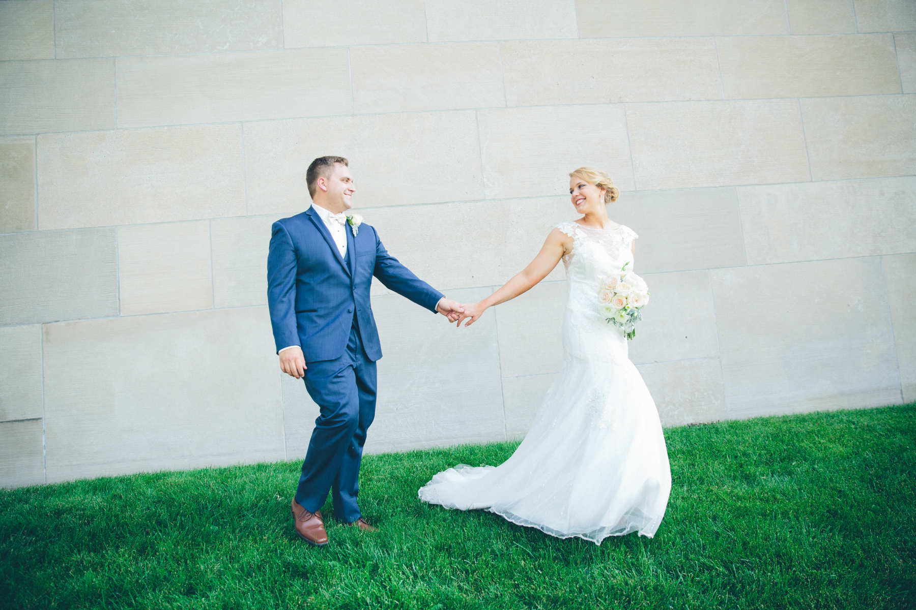 Megan + Brandon – Iconic Kansas City Wedding